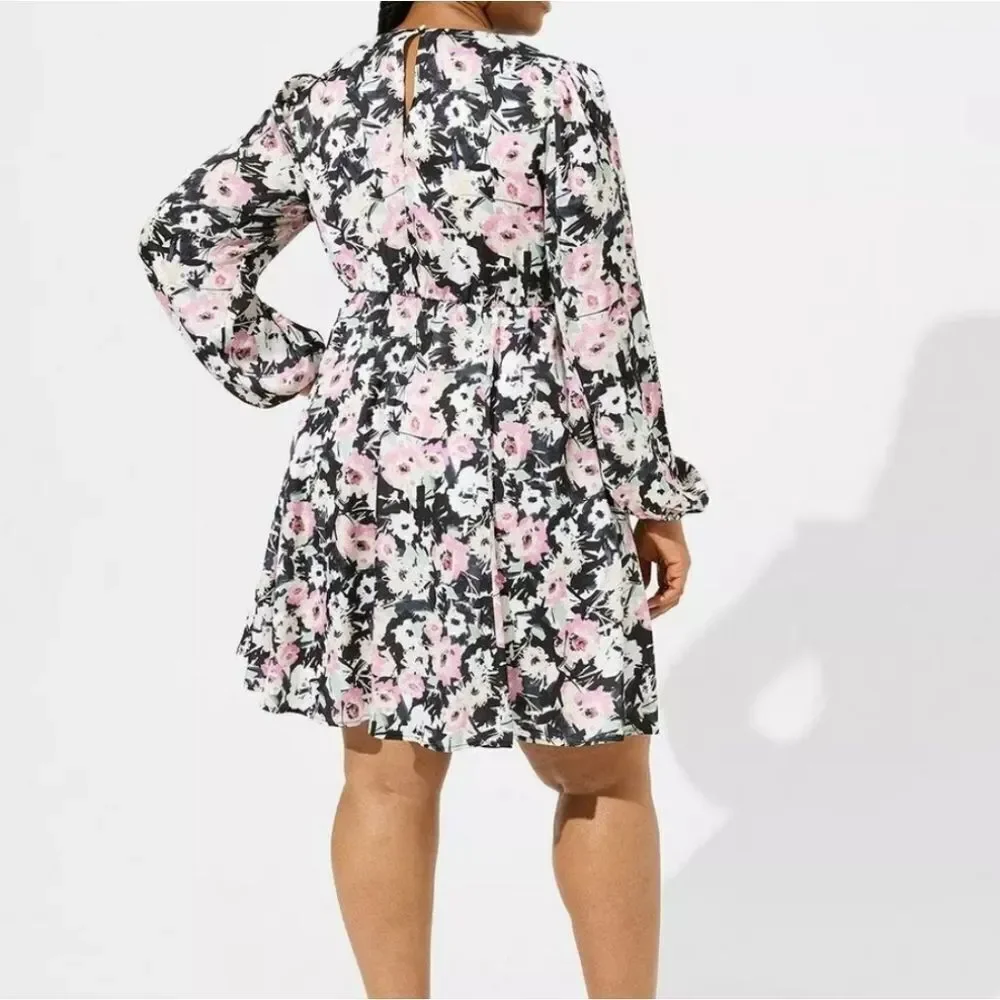 Torrid Black and Pink Floral Blouse . Garden Girl. Wedding Guest. Sunday Brunch